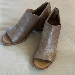 Sofft Shoes Women’s 9 Metallic Carleigh Peep-Toe Heels Comfort Elegant